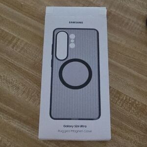 Samsung Galaxy S26 Ultra Rugged Magnet Case - Light Silver with Black Accent